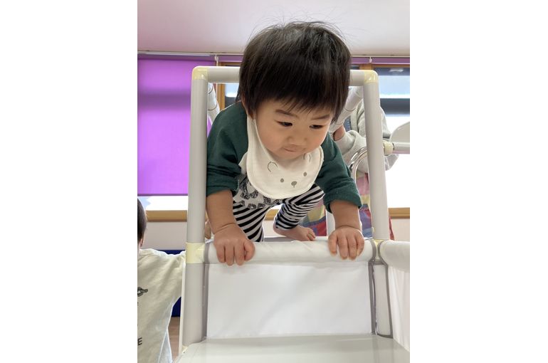 江別　保育園　遊具　室内