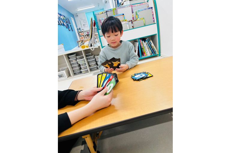 札幌市　厚別　認定保育園　福笑い　遊び　様子