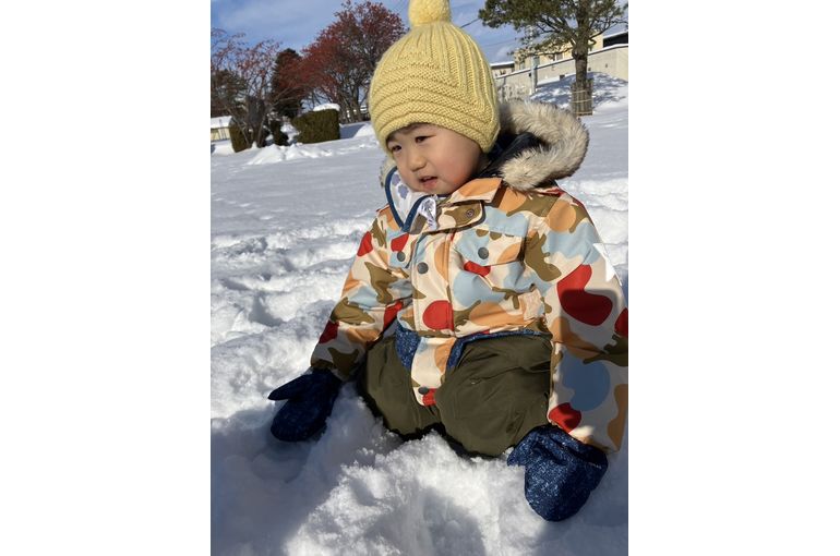 江別市　元江別　保育園　雪遊び　眩しそう　園児