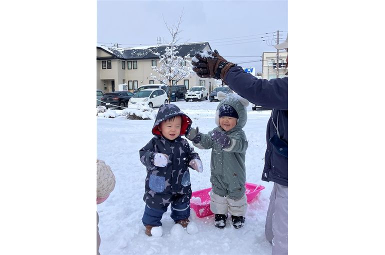 函館市　桔梗　保育園　雪遊び　様子
