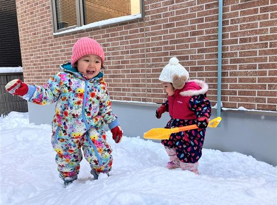 函館市　石川　企業主導型保育園　雪遊び　園児　様子