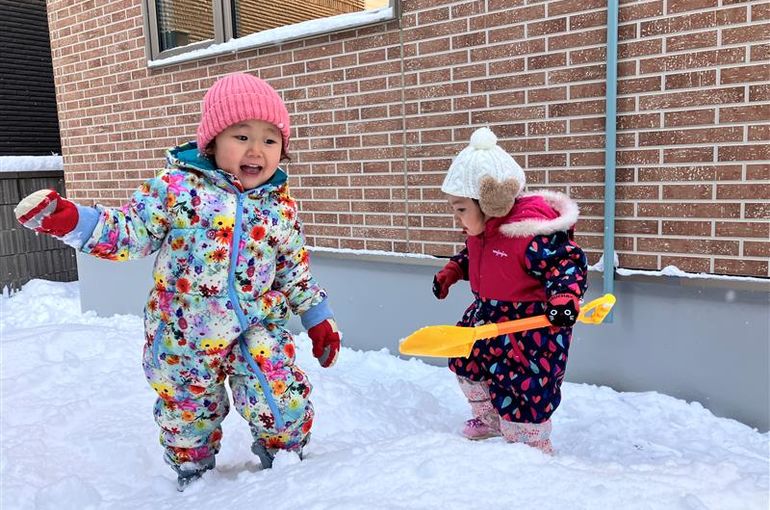 函館市　石川　企業主導型保育園　雪遊び　園児　様子