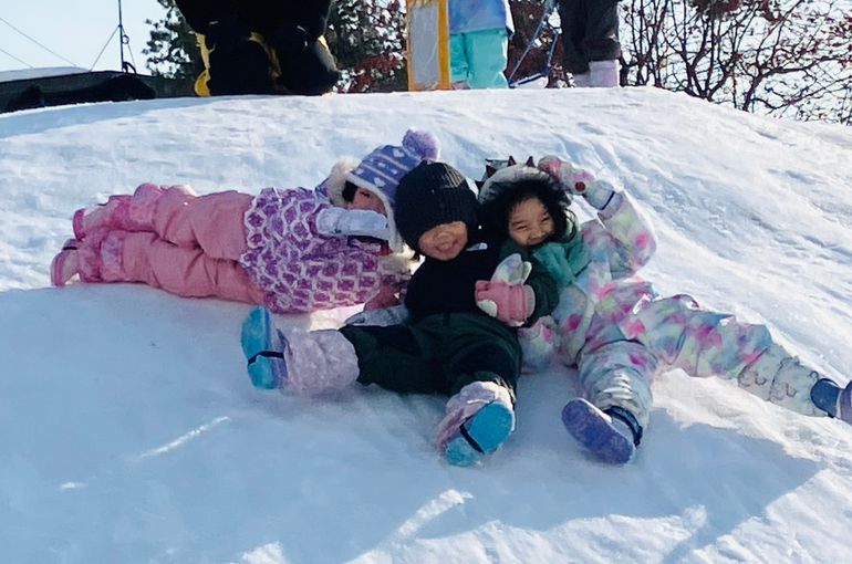 札幌市　厚別　認定保育園　合体　おしり滑り