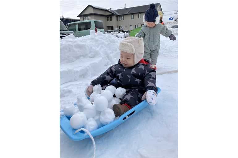 函館　雪遊び　保育園　園児