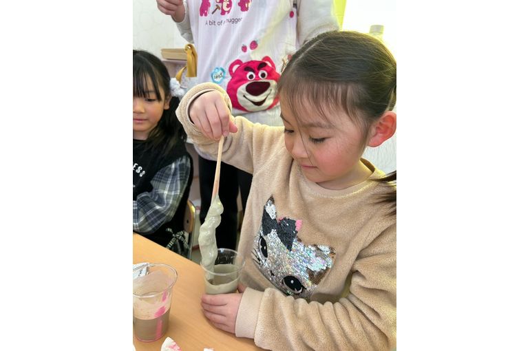 遊ぶこども