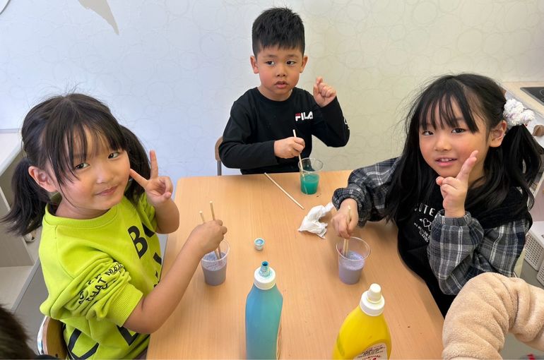 ３人でピース