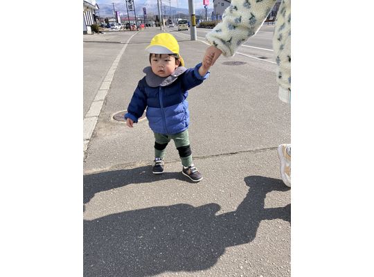 手をつないで散歩①