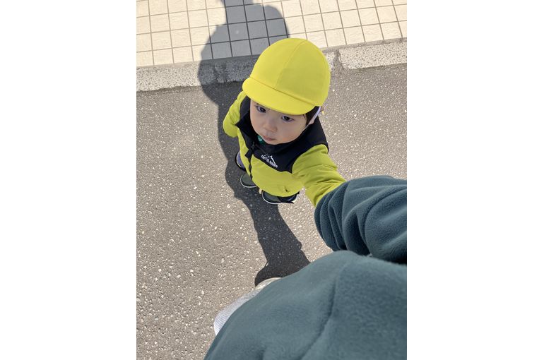 手をつないで散歩②