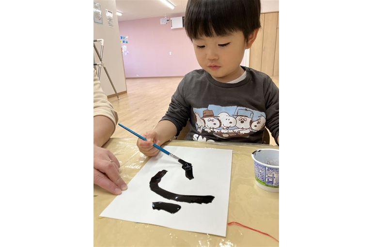企業主導型保育園,保育所,江別市,書初め,大きい子