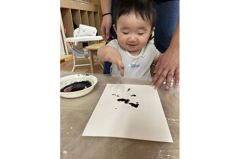 企業主導型保育園,保育所,江別市,書初め,小さい子