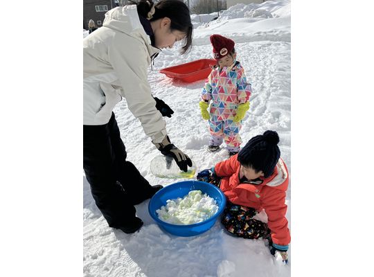 雪遊び　宝石　ケーキ