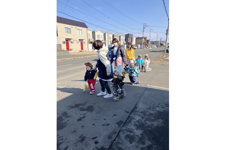認定こども園、保育園、認可保育園、企業主導型保育園、保育所、函館市、江別市、札幌市、散歩、春