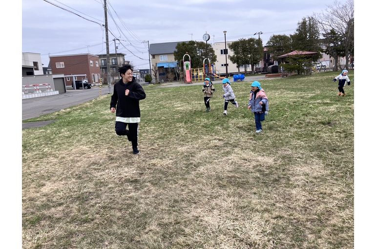 認定こども園,保育園,認可保育園,企業主導型保育園,保育所,函館市,江別市,札幌市,戸外遊び,鬼ごっこ 